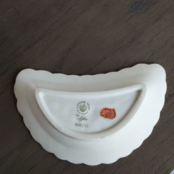 Lefton Antique Ivory Hand Painted Woven Edge Floral Trinket‎ and Soap Dish Set - Picture 6 of 7